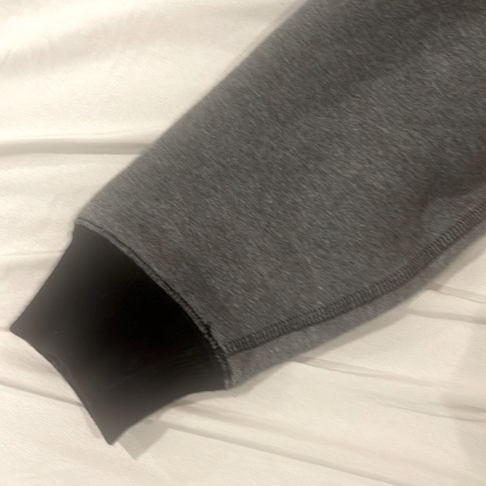 Levi’s Sweater - Picture 6 of 8
